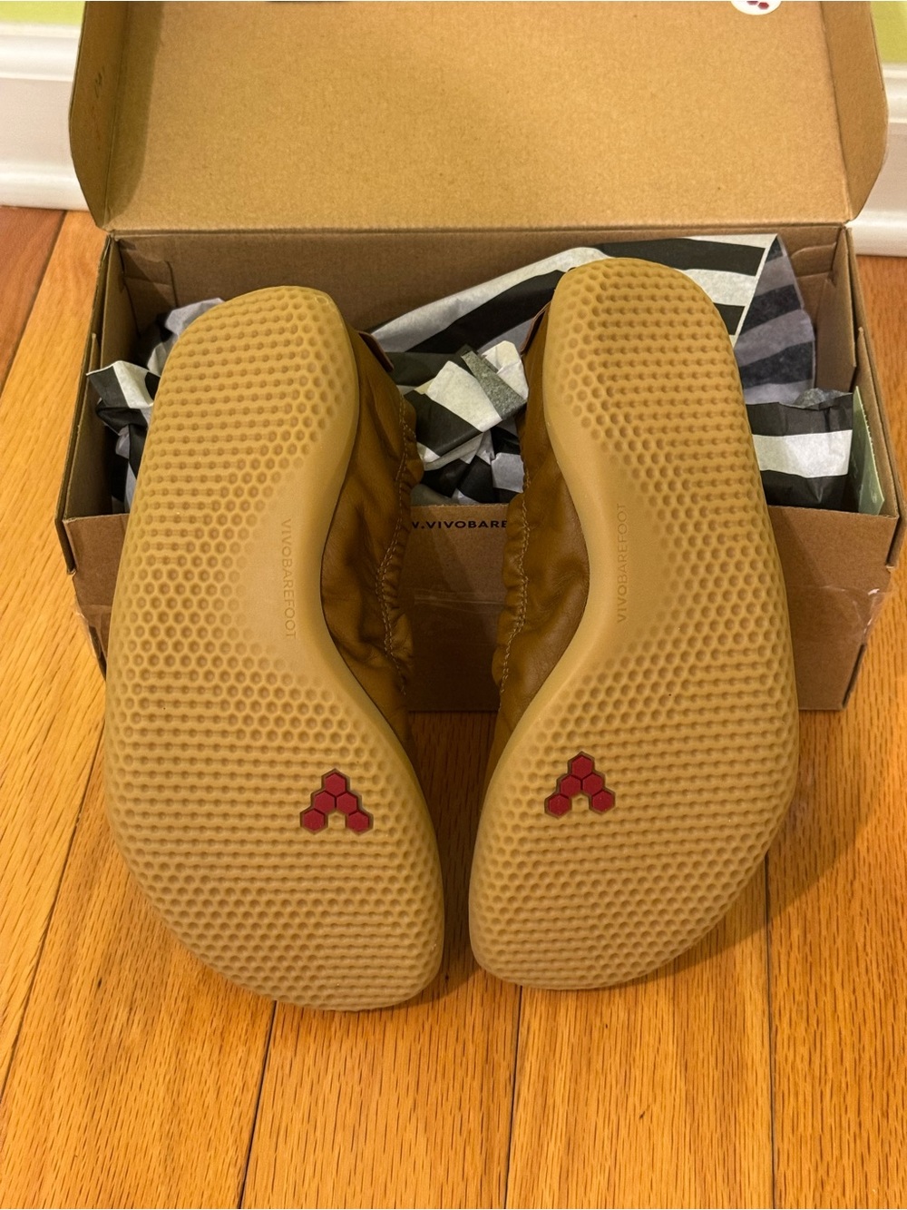 Vivo Barefoot Women's Brown Leather Slip-On Ballet Flat - Picture 2 of 6